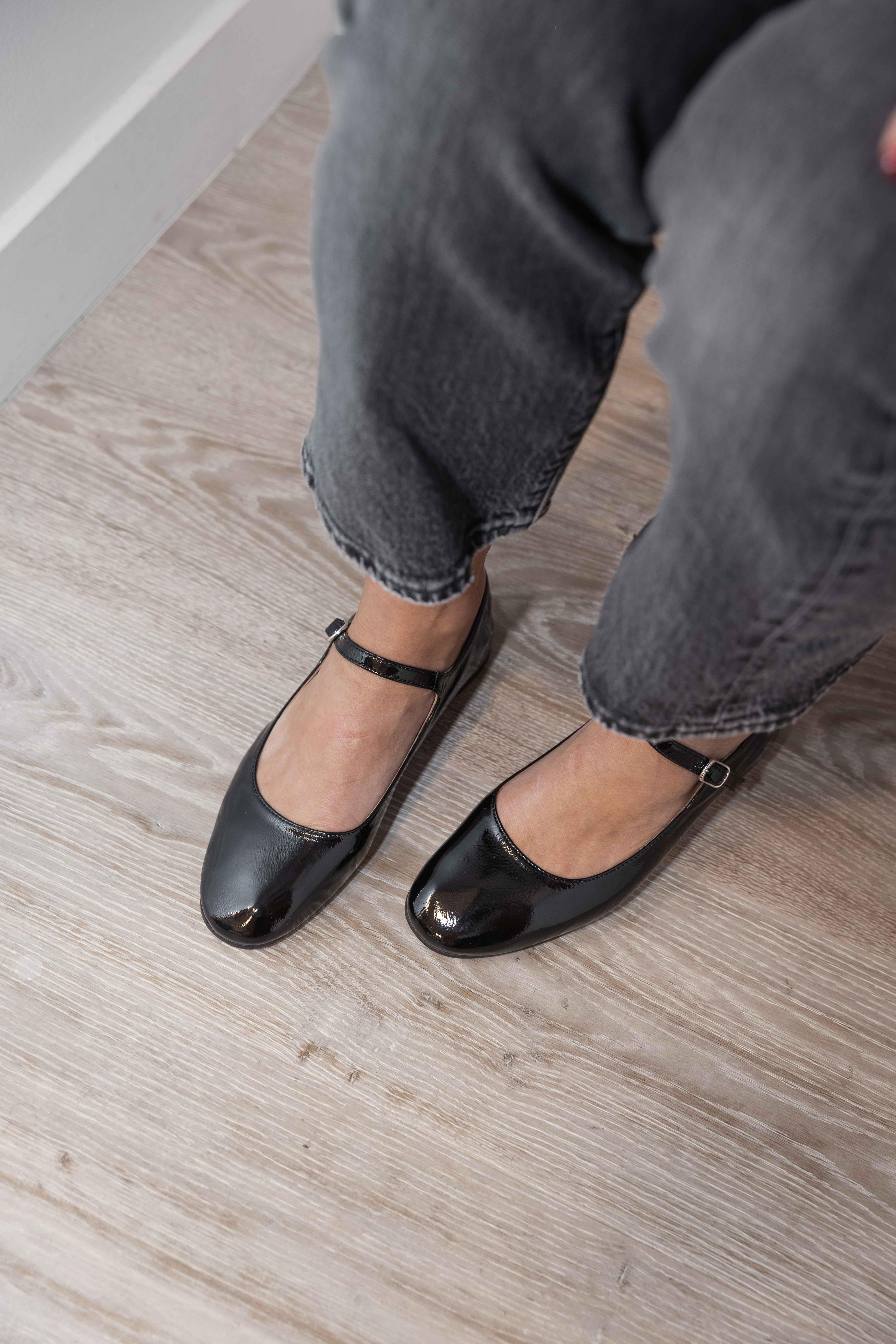 Babies 185 Cuir vernis noir ANNIEL