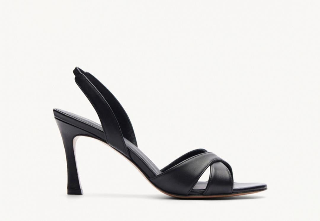 Sandale N° 795 en cuir noir RIVECOUR Reste 39 !