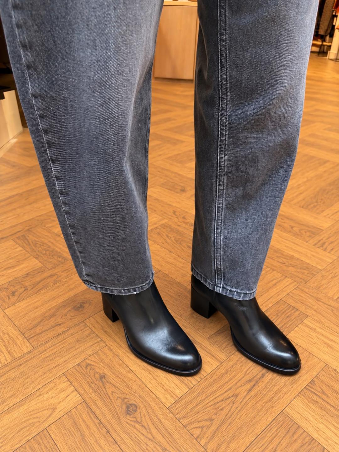 Bottines D2220 en cuir noir ELLA FLECS (Copie)