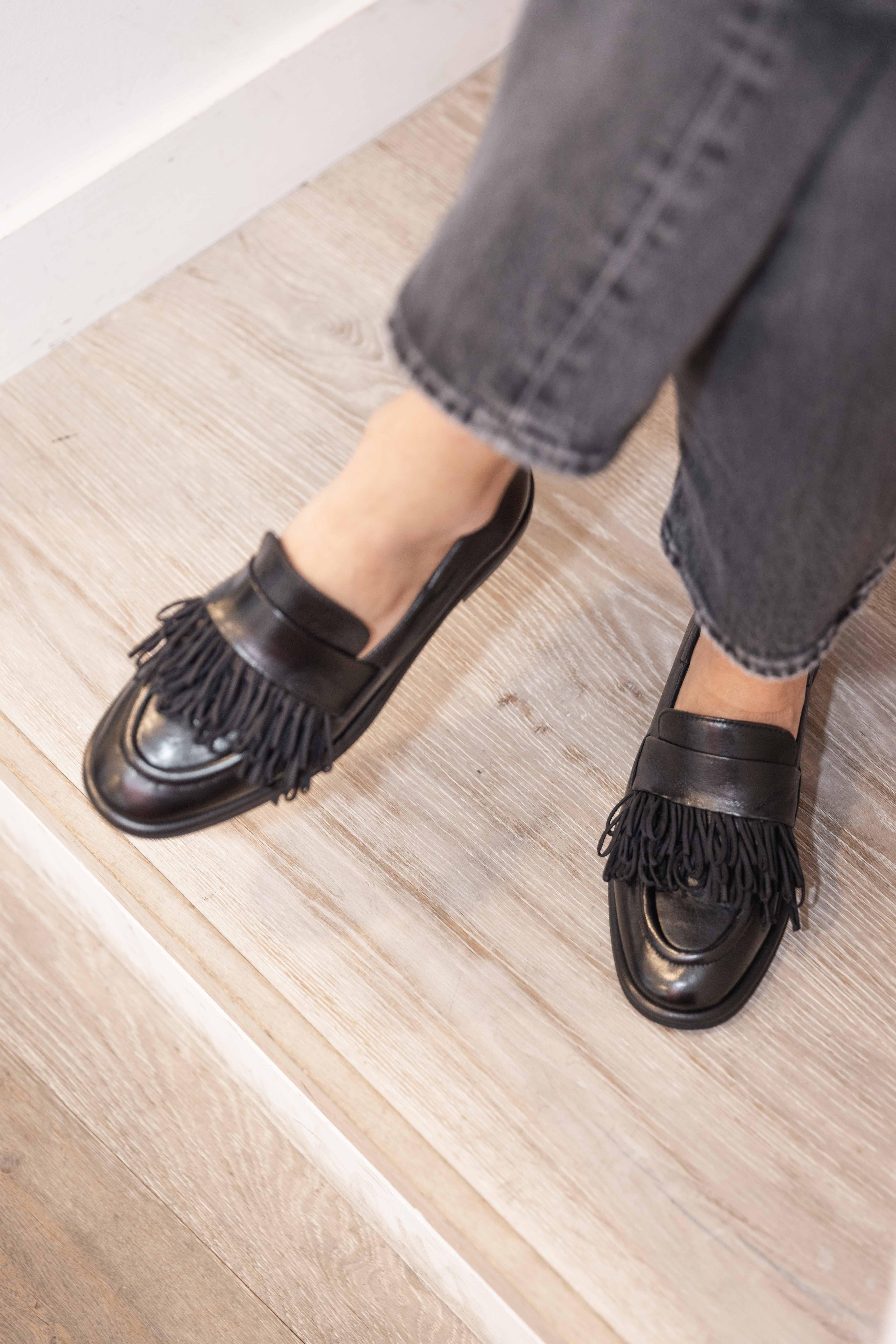 Mocassin noir à franges LORENA PAGGI (Italy)