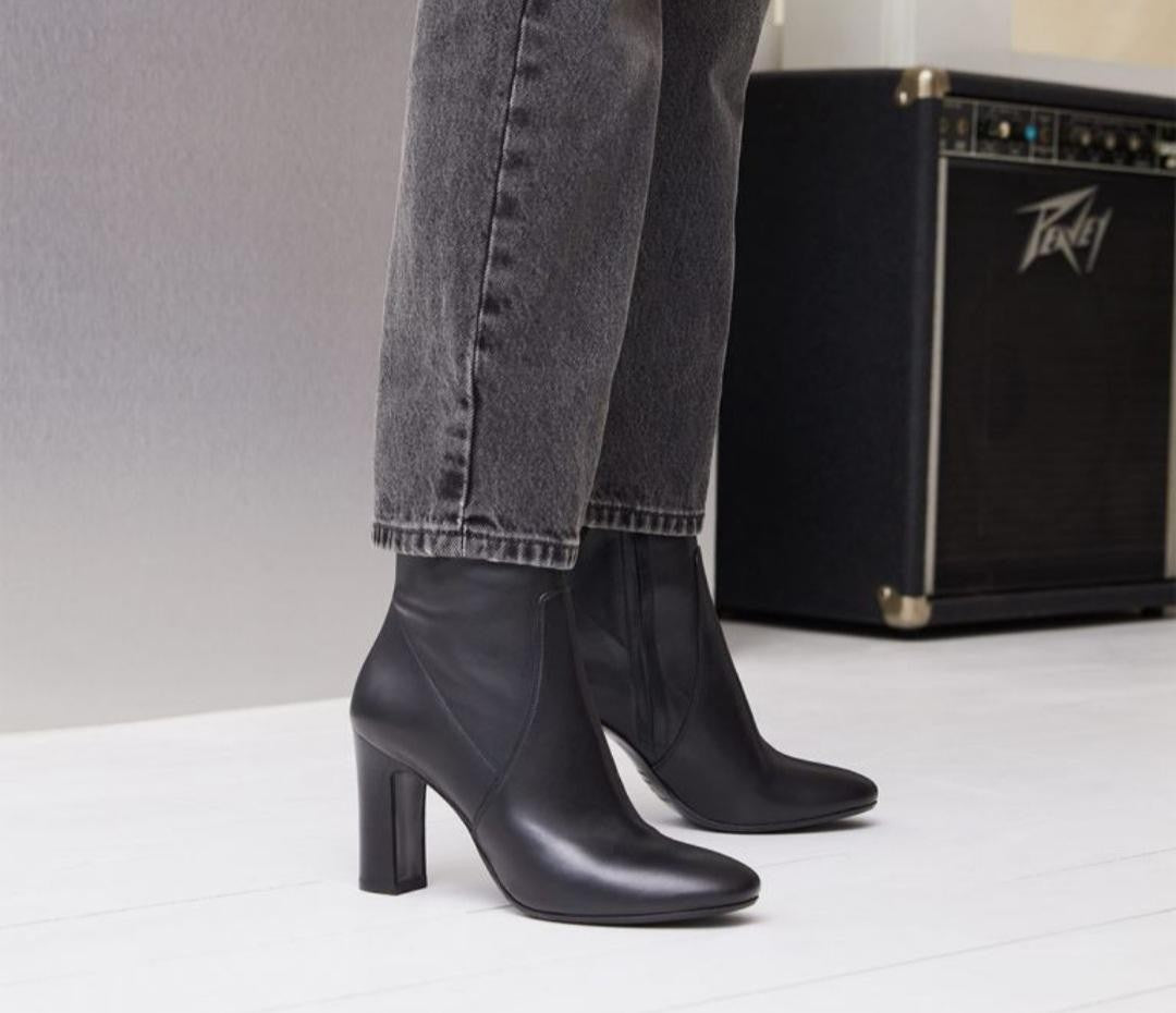 Bottine N° 92  en cuir Noir RIVECOUR Reste 36  !