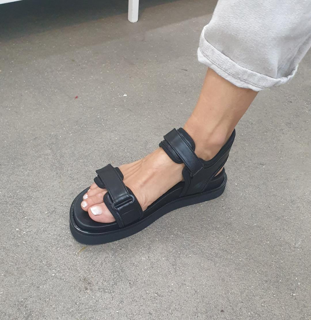 Sandale A6408 en cuir lisse noir Billi Bi