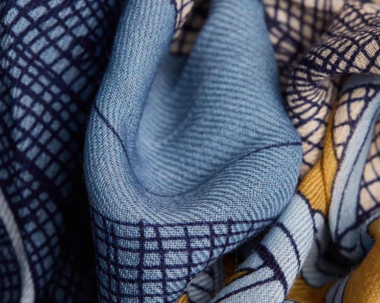 Etole en laine 100 x 190 PARIS Bleu  INOUI EDITIONS Dernière !