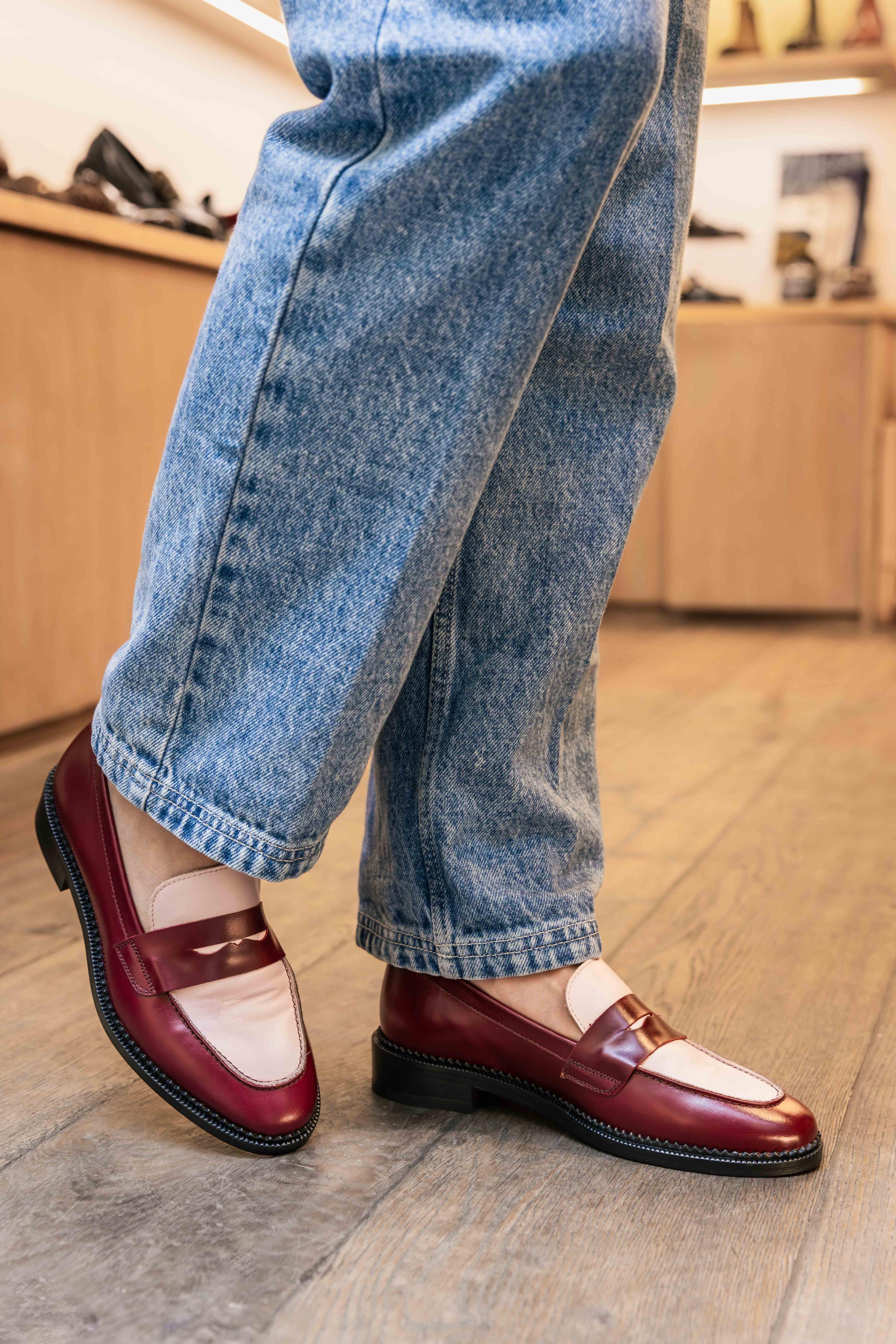 Mocassin N° 82 Cuir Prune/ Blanc RIVECOUR Reste 36 !