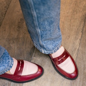 Zoom sur les petites nouveautés bicolores de chez @rivecour 
Le bordeaux, c'est LA couleur de la saison ! 

#empreinte #montpellier #rivecour #chaussures #createurs